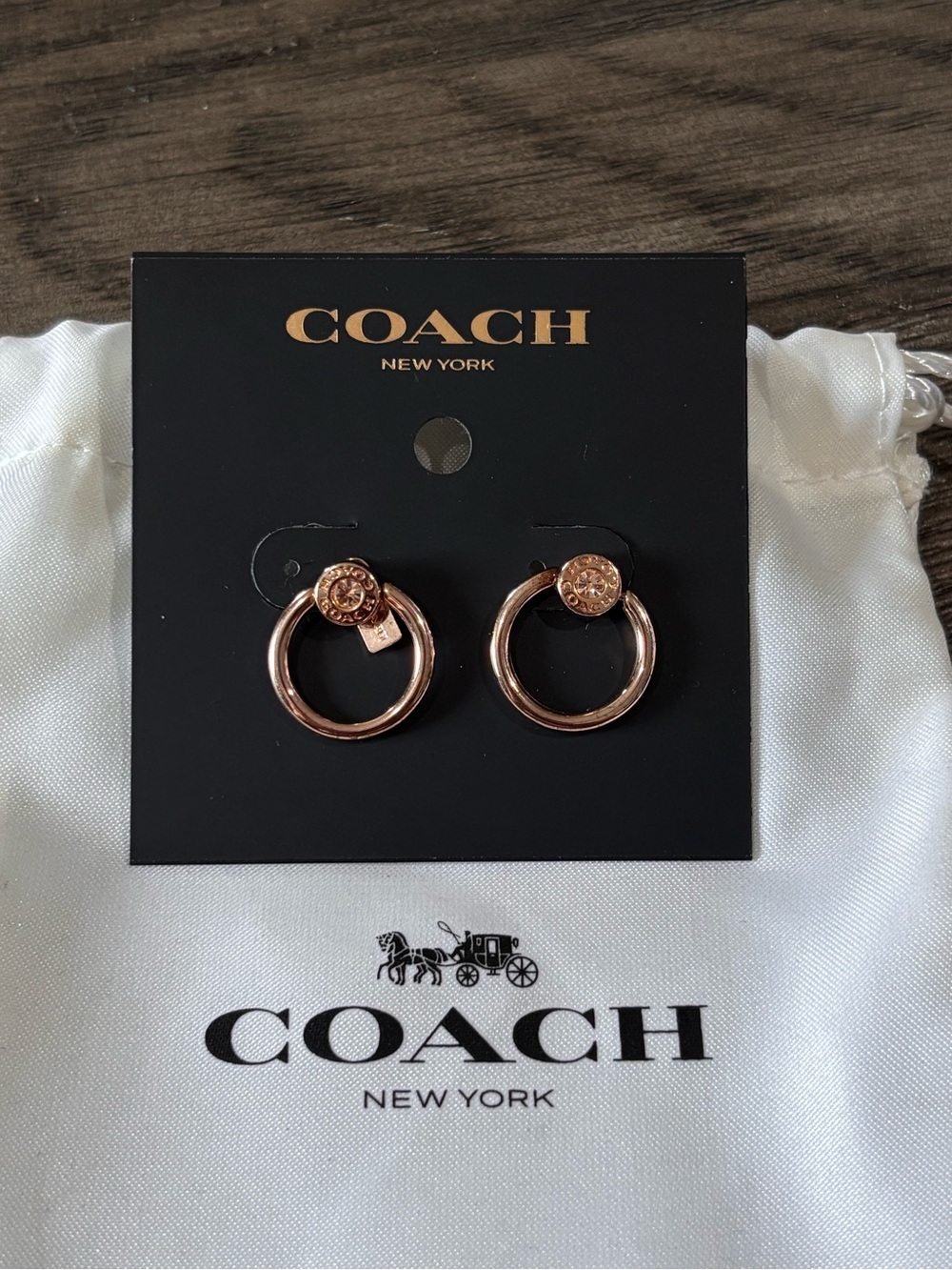 🆕 NWT Coach Rose Gold Open Circle Halo Logo Earrings ✨ Retail $88 - Picture 4 of 5